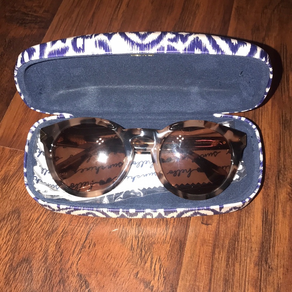 Stella and Dot Influencer Sunglasses